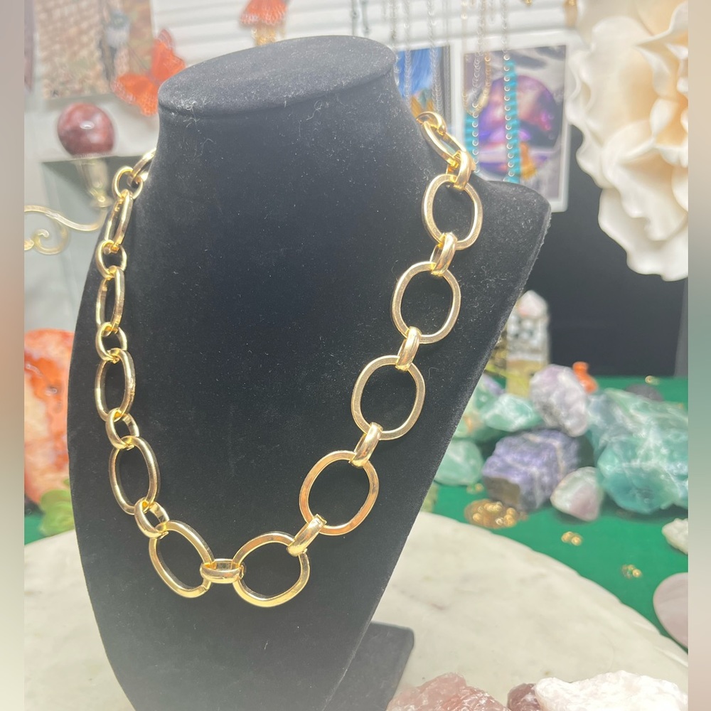 Gold Chainlink Necklace - Picture 3 of 4